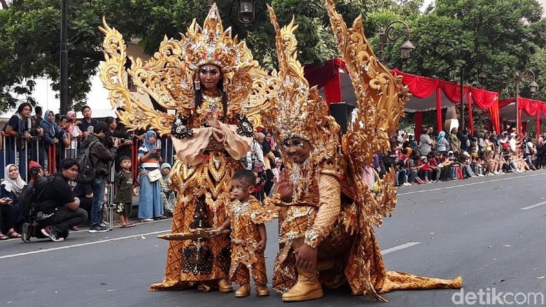 Solo Batik Carnival 2019 (Bayu Ardi Isnanto/detikcom) Solo Batik Carnival 2019 (Bayu Ardi Isnanto/detikcom)