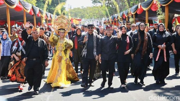 Buka Banyuwangi Ethno Carnival, Menteri Pariwisata: Keren!