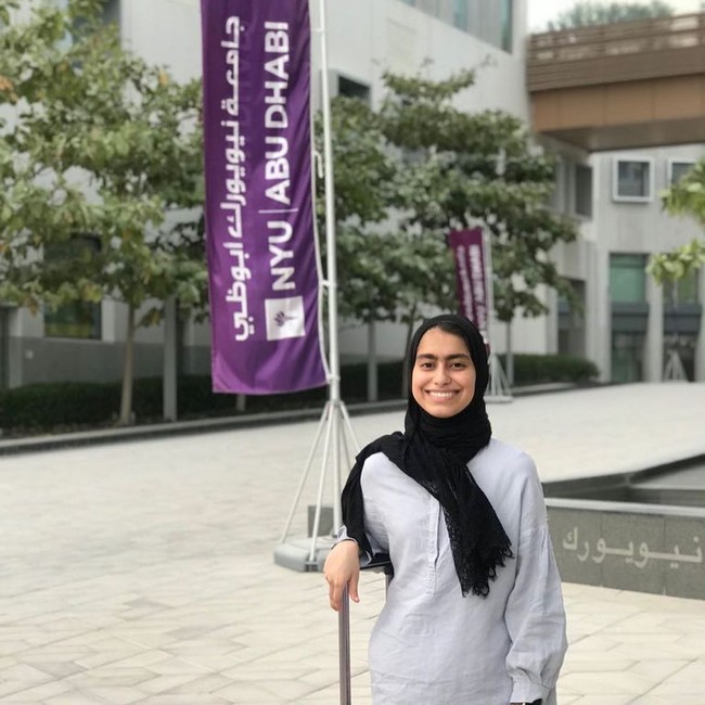 Ada banyak kompetisi yang telah aku ikuti. Beberapakali aku menang tapi aku tidak melihat itu prestasi terbesarku. Bagiku, prestasi terbesar yang telah aku capai sejauh ini adalah menyebarkan pengetahuan, jadi pembicara di sekolah-sekolah dan universitas, menginspirasi dan mengajak mereka menjadi penemu. Kita semua harus menjadi penemu, jelas Fatima. Foto: dok. Instagram @fatimaalkaabi_1