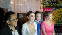 Resepsi pernikahan Siti Badriah dihadiri oleh sejumlah artis kenamaan Tanah Air.  Foto: Resepsi Siti Badriah / Dyah P Saraswati