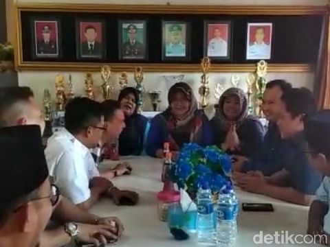 Suasana saat 3 Emak-emak PEPES Dijenguk 