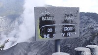 Taman Wisata Alam (TWA) Gunung Tangkuban Perahu pun belum bisa dikunjungi wisatawan pascaerupsi yang terjadi pada Jumat (26/7/2019) sore tersebut.