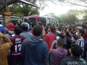 Suporter PSM Sayangkan Insiden Pelemparan Bus Persija