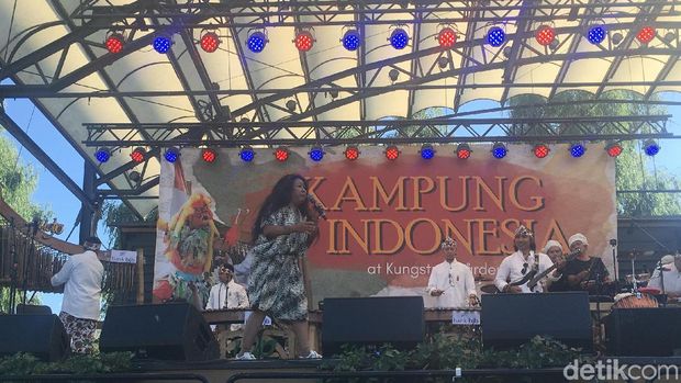 Taman Raja Swedia Disulap Jadi Kampung Indonesia