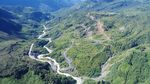 Mantul! Jalan Trans Papua Meliuk di Antara Pegunungan