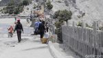 Abu Vulkanik di Tangkuban Perahu Dibersihkan