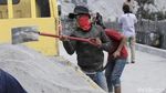 Abu Vulkanik di Tangkuban Perahu Dibersihkan