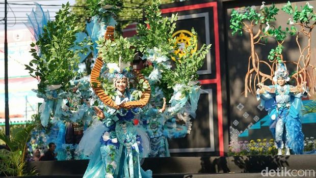 Buka Banyuwangi Ethno Carnival, Menteri Pariwisata: Keren!
