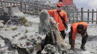 Kapolda Jawa Barat Irjen Rudy Sufahriadi mengatakan Taman Wisata Alam (TWA) Gunung Tangkuban Perahu ditutup selama tiga hari yang dimulai sejak Sabtu (27/7/2019) ini. Hal tersebut diputuskan jenderal bintang dua itu setelah menggelar rapat bersama pengelola TWA, Dandim, BPBD, Kapolres Cimahi dan Subang.