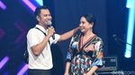 Sweet Banget.. Raffi Ahmad Peluk Mesra Nagita Slavina di Atas Panggung!