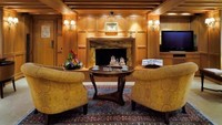 Valef Yachts juga menawarkan tarif harian €90.000 atau sekitar Rp 1,4 miliar per hari pada bulan Juli dan Agustus. Sedangkan di bulan lainnya harga sewanya sekitar €80.000 euro. Istimewa/dok. CNBC Make It/Stef Bravin.