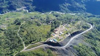 Jalan Trans Papua bukan hanya membuka keterisoliran, tapi juga menyimpan keindahan. Salah satunya ruas Oksibil-Towe Hitam sepanjang 5,52 km. Kota Oksibil sendiri merupakan salah satu Kota di Provinsi Papua yang terletak di jajaran Pegunungan Tengah. Istimewa/dok.PT Wijaya Karya (Persero) Tbk  