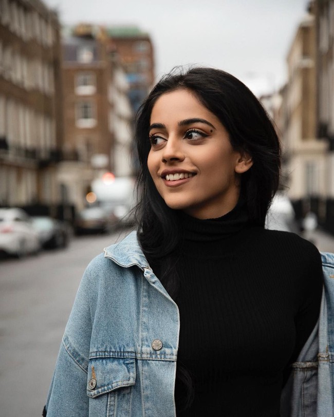Sosoknya pun disebut-sebut akan menjadi aktris Bollywood sukses dan terkenal di masa depan. Foto: dok. Instagram @banitasandhu