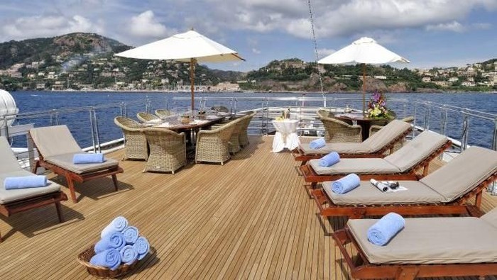 Valef Yachts, sebuah perusahaan charter Kapal Pesiar di Yunani punya kapal pesiar yang harga sewanya mencapai Rp 1,4 miliar/hari. Seperti apa penampakannya?