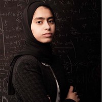 Fatima Al Kaabi menjadi penemu robot termuda di Uni Arab Emirates (UAE). Dilansir dari Stepfeed, ia telah beberapakali memenangkan penghargaan di bidang science dan menjadi pembicara dalam berbagai talkshow. Foto: dok. Instagram @fatimaalkaabi_1