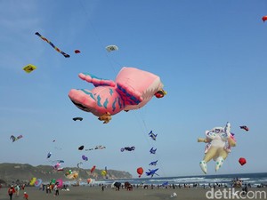 Serunya Festival Layang-layang Internasional di Pantai Parangkusumo