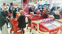 Sejak pagi tadi (27/7/2019), pelanggan setia Transmart Carrefour tampak sudah memadati untuk berburu Promo Beli 2 Gratis 1 Lebih dari 5000 Produk!. Istimewa/Dok.Transmart Carrefour.