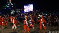 Keseruan acara pembukaan. Acara Funtastic akan terdiri dari Lomba Masamper, lomba paduan suara, Manado Youth Festival, Manado Traditional Sea Fest, lomba taman, lomba kebersihan dan Konser Musik (Syanti Mustika/detikcom)