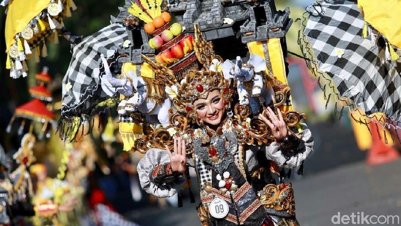 Banyuwangi Ethno Carnival 2019 (Ardian Fanani/detikcom) Banyuwangi Ethno Carnival 2019 (Ardian Fanani/detikcom)