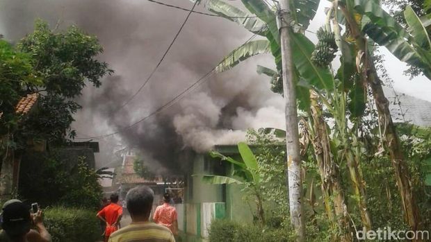 Kebakaran gedung sekolah TK di Purworejo. 