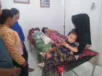 Gerak Sigap Satgas Tinombala Evakuasi Ibu Kritis Saat Lahirkan Anak