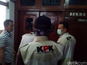 KPK Kembali Geledah Ruang Sekda Kudus Didampingi Wabup