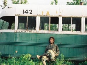 Terjebak di Dalam Bus Into The Wild, Turis Brasil Nyaris Tewas