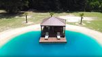 Keren! Halaman Belakang Rumah Disulap Jadi Pantai
