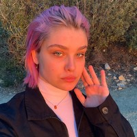 Taylor kala itu berusia 15 tahun ketika terjun ke dunia modeling. Saat Taylor menandatangani kontrak, ia diberitahu jika agensi itu menyukai wajahnya, namun pinggulnya terlalu besar. Karena itu, Taylor mengalami kelainan makan. Ada janji menggantung di kepalamu, jika kamu berhasil mengurangi beberapa kilogram, kamu bisa mendapat kesempatan yang lebih besar, ujarnya. Foto: Instagram @tay.all