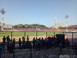 Suasana Stadion Saat Final PSM Vs Persija Ditunda
