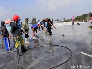 Masih Ada Sisa Abu, TWA Tangkuban Perahu Batal Dibuka Hari Ini