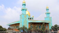 Lokasi Masjid Jabal Nur berada sekitar 30 meter dari bibir kawah Gunung Tangkuban Perahu.
