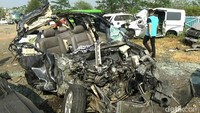 Kecelakaan antara Toyota Avanza bernopol BE 1599 AJ dengan bus bernopol B 7021 IZ terjadi pada Sabtu (27/7/2019) pukul 22.30 WIB. Tabrakan itu terjadi di jalur Cirebon menuju Jakarta.