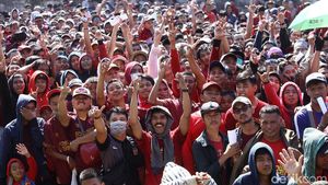 Sudah Antre dan Panas-panasan, Suporter Gagal Nonton PSM Vs Persija