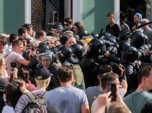 Polisi Rusia Tangkap 1.000 Lebih Massa yang Minta Oposisi Ikut Pemilu