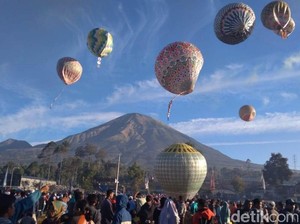 Sambut Panen Raya, Petani di Wonosobo Terbangkan Balon Udara