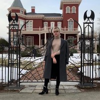 Terus diminta untuk tidak makan dan berolahraga, Taylor pada akhirnya merasa sangat lelah. Ia pun naik berat badan hingga titik proporsional tubuhnya, yakni 56 kilogram. Namun agensinya tidak menyukai itu dan melabelinya dengan kata-kata gendut atau memalukan industri. Foto: Instagram @tay.all