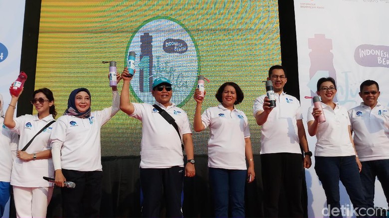 Kampanye Gerakan Tanpa Plastik, Kominfo Bagikan 1 Juta Botol Minum Kampanye Gerakan Tanpa Plastik, Kominfo Bagikan 1 Juta Botol Minum