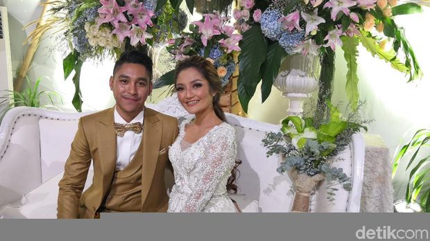 Siti Badriah dan Krisjiana