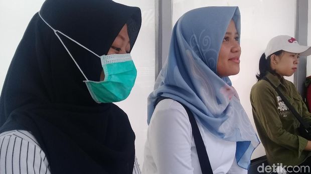 Beberapa pengunjung CFD Sudirman-Thamrin merasa perlu pakai masker karena khawatir akan polusi udara.