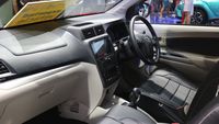 Avanza merah putih