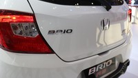 Sayangnya posisi mobil terkunci sehingga bagian interior tak bisa terlihat jelas. Hanya posisi setir di sebelah kiri. Foto: Dina Rayanti
