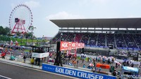 Persiapan para pebalap jelang start di Suzuka International Circuit.