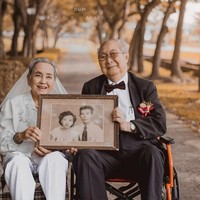 Chen mulai jatuh cinta pada Shen. Tetapi karena sangat miskin, ia tidak berani mengakuinya sampai suatu hari dirinya mengumpulkan keberaniannya dan mengatakan pada Shen Saya sangat miskin, saya hanya mendapatkan RM15 sebulan. Apakah Anda bersedia untuk bersama saya?  Foto: Facebook Joco Lico Bridal & Studio