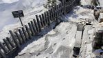 Abu Vulkanik Gunung Tangkuban Perahu Dibersihkan