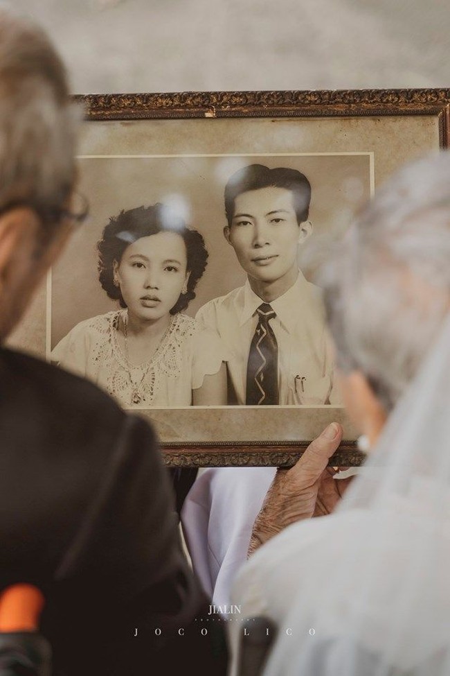 Kisah cinta Chen dan Shen dimulai pada 1946. Saat itu, Chen berusia 19 tahun tiba di Sarawak setelah ia selesai sekolah dan mulai bekerja di sebuah toko grosir yang dimiliki oleh paman Shen. Foto: Facebook Joco Lico Bridal & Studio