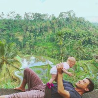 Sejak awal paras bayi yang diberi nama Zalina Rayne Wyllie memang banyak membuat netizen penasaran. Punya ayah dan ibu berparas rupawan, tak sedikit yang ingin melihat kecantikan baby Zalina. Foto: Instagram @hamishdw