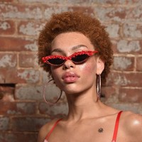 Namun, banyak netizen yang meragukan pernyataan tersebut. Mereka yakin bahwa model 20 tahun tersebut adalah perempuan tulen yang cuma mengaku diri sebagai transgender demi menyelamatkan kariernya. (Foto: Getty Images)