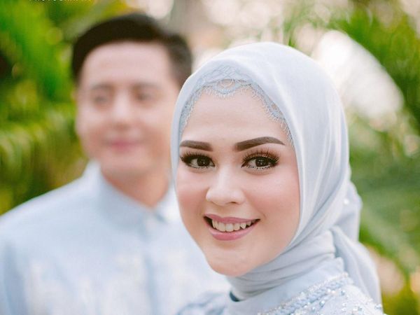 Gaya Cut Meyriska dan Roger Danuarta Foto Prewedding Tanpa Bersentuhan