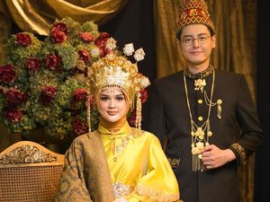 Adat Aceh Dipilih Cut Meyriska dan Roger Danuarta saat Akad Nikah